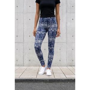 💜Blue & White Elephant Print Leggings Large/XLarge